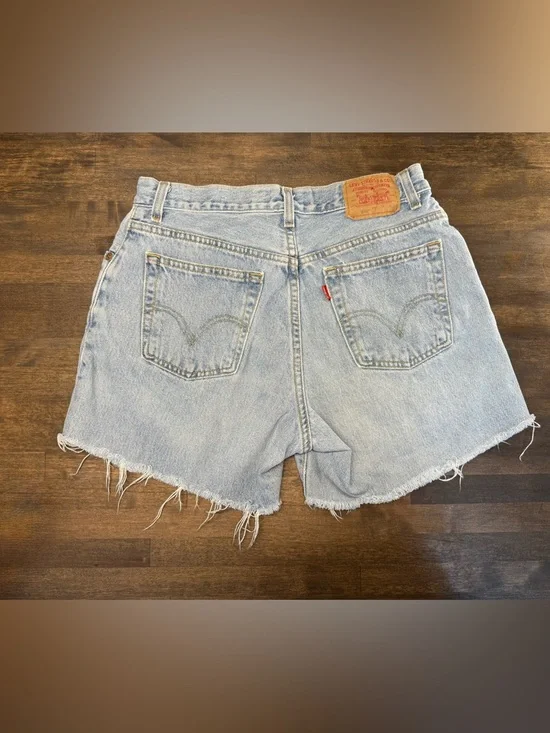 Levi’s 550 Cutoff Denim Shorts Light Wash Frayed Hem Relaxed Fit 12M (W34–35) - Picture 3 of 10